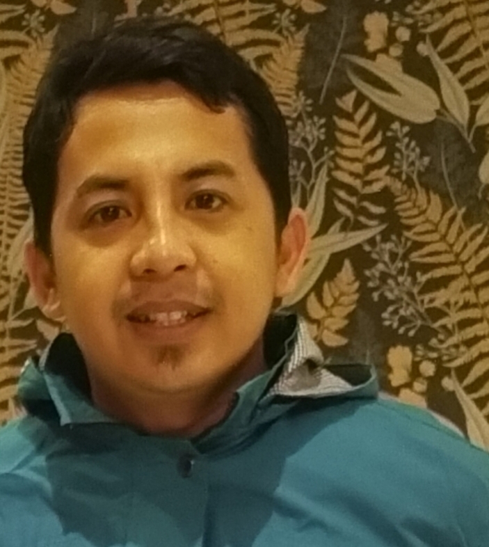 Muhammad Aufal Fresky, Esais asal Madura.