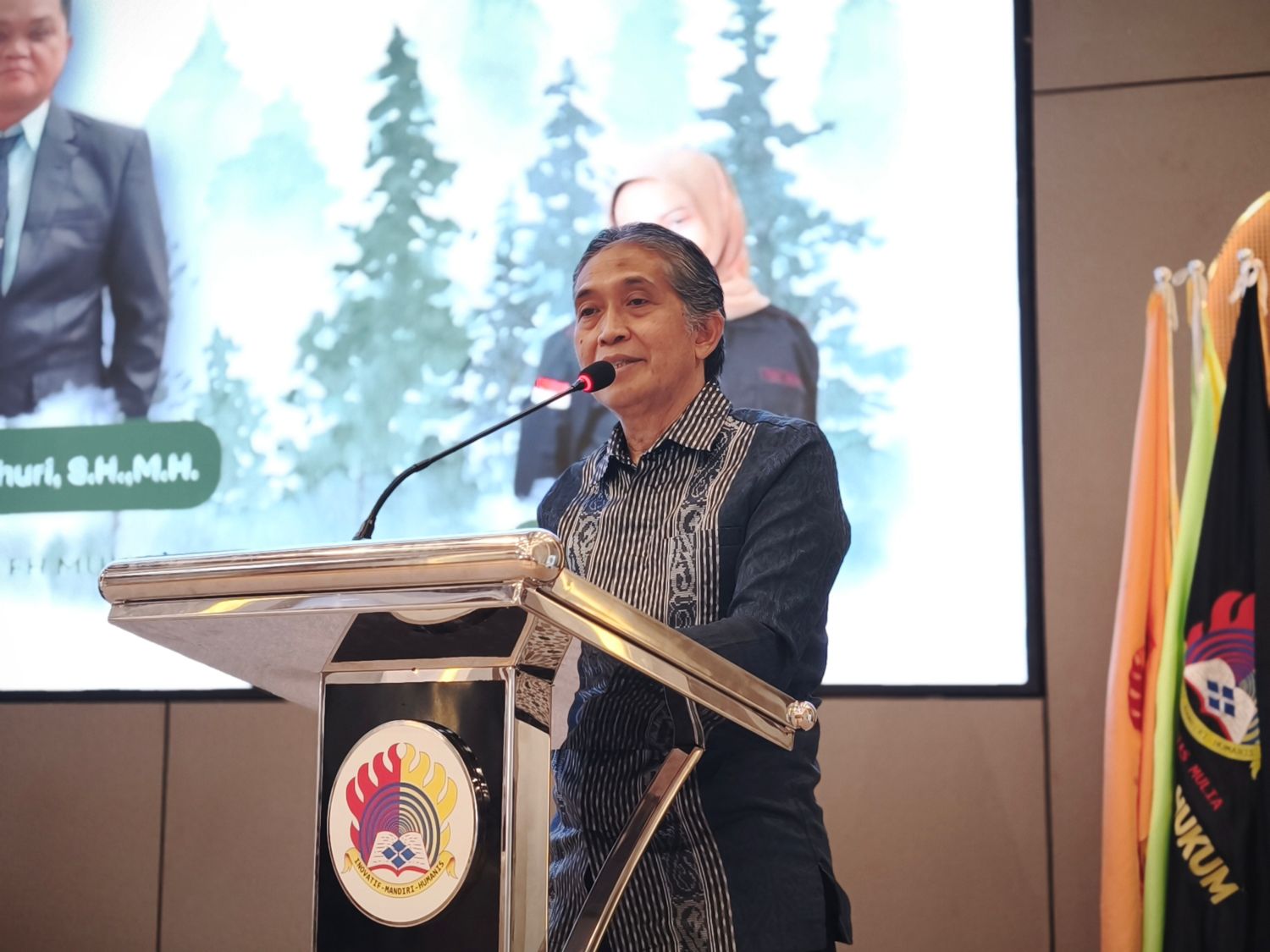 SIAP KOLABORASI: Direktur Eksekutif BPH Yayasan Airlangga Agung Sakti Pribadi menyampaikan arahannya dalam kegiatan Diskusi Publik.