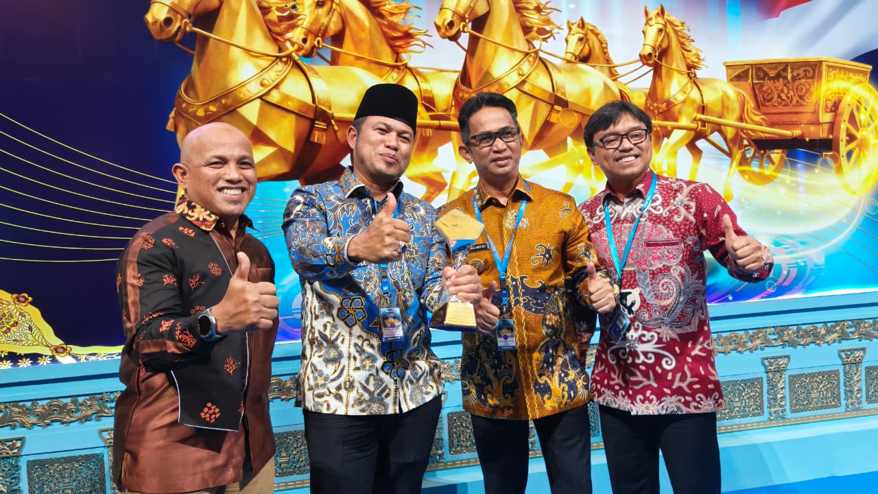 MENGHADIRI: Wali Kota Balikpapan Rahmad Mas&rsquo;ud bersama Gubernur Kaltim Rudy Mas&rsquo;ud (kedua kiri) yang ikut menghadiri gelaran PTBI 2025 di Grha Bhasvra Icchana.