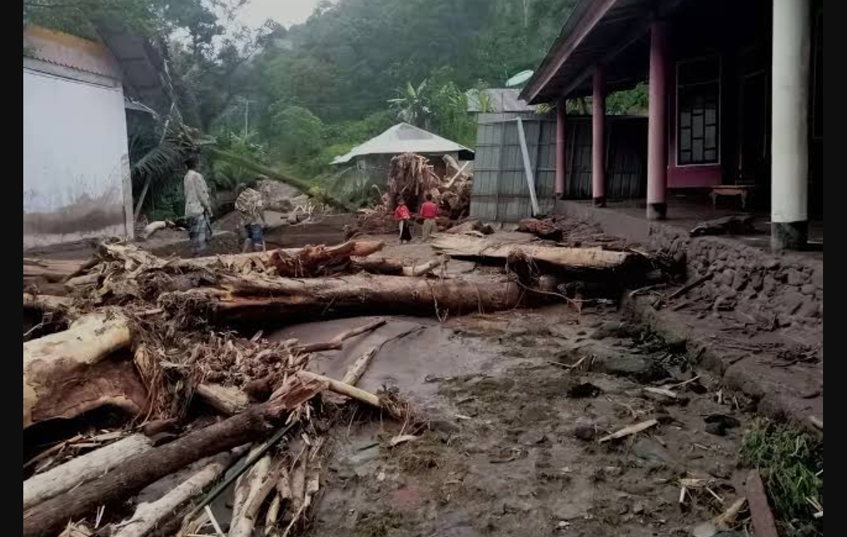 Dampak banjir bandang dan longsor di Sumbar. (Foto Padex)