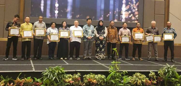 PT ABN kembali memperoleh penghargaan kategori GOLD dari bupati Kukar yang diserahkan langsung Sunggono, sekretaris daerah Kukar pada Jumat, 28 November.