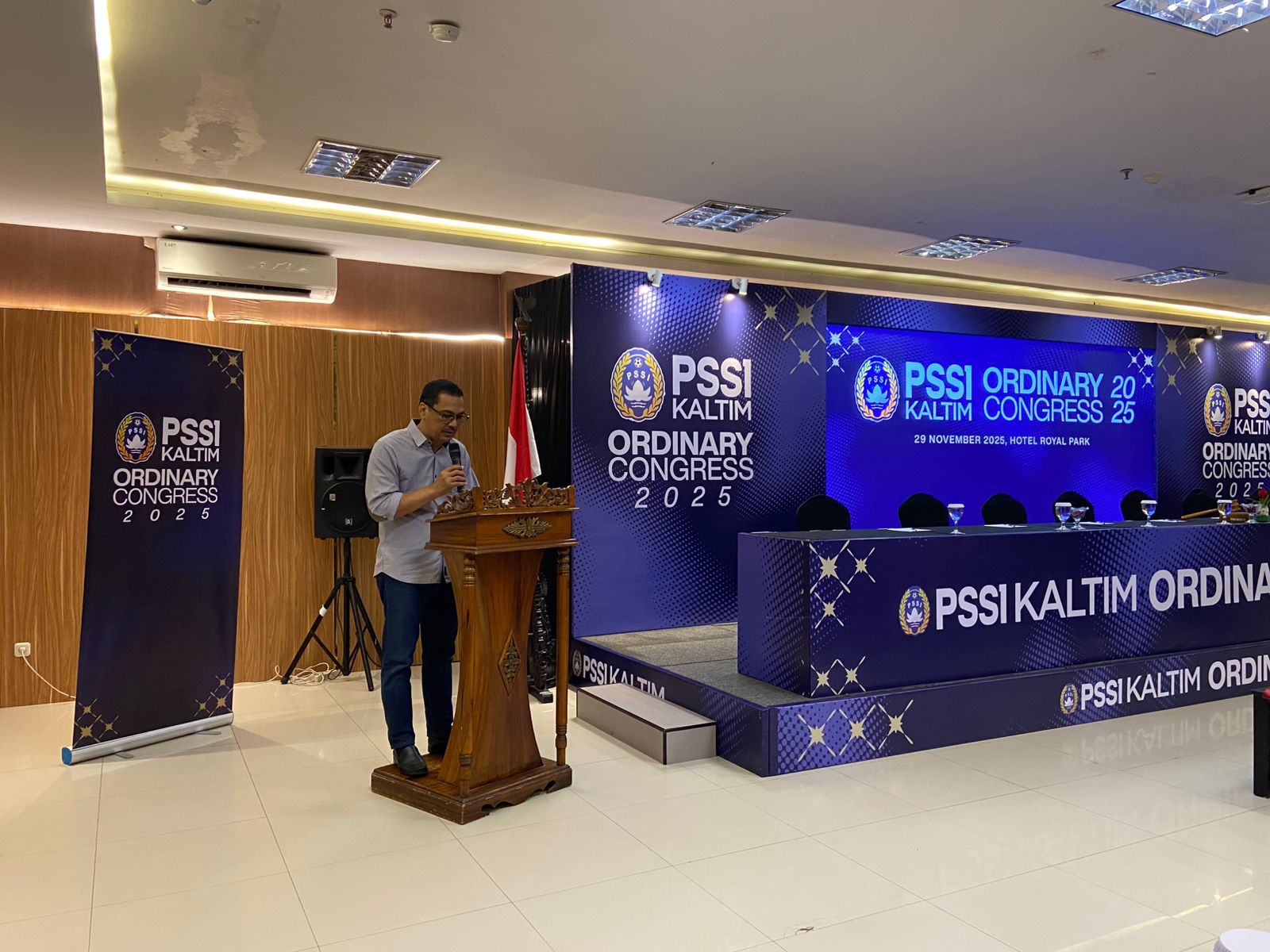 Plt Kepala Dispora Kaltim M Faisal memberi sambutan dalam Kongres Tahunan Asprov PSSI Kaltim.