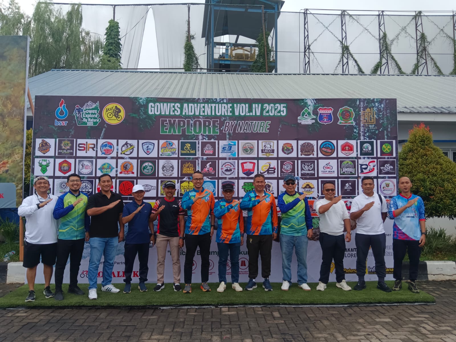 Manajemen BSSR bersama Muspika Kecamatan Loa Janan di acara Gowes Adventure Vol IV 2025 perayaan HUT BSSR dan Desa Bakungan.