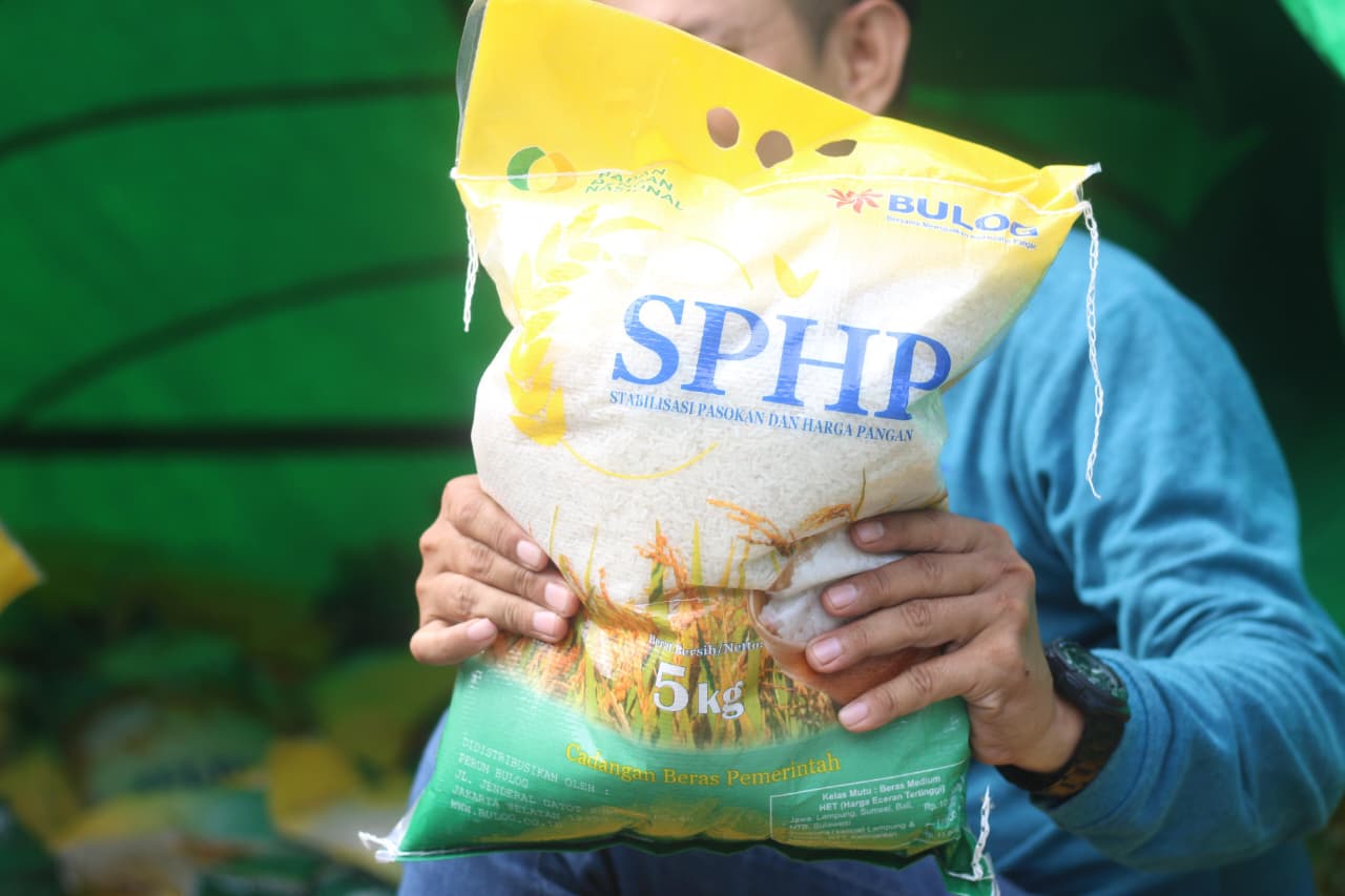Bulog menjamin ketersediaan beras salah satunya dengan SPHP. (FOTO ANGGI PRADITHA/KP)