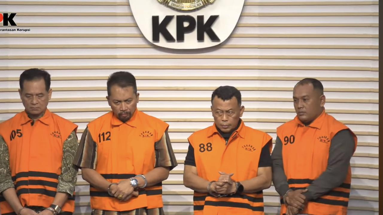 Bupati Ponorogo, Jatim, dan tiga tersangka lainnya.