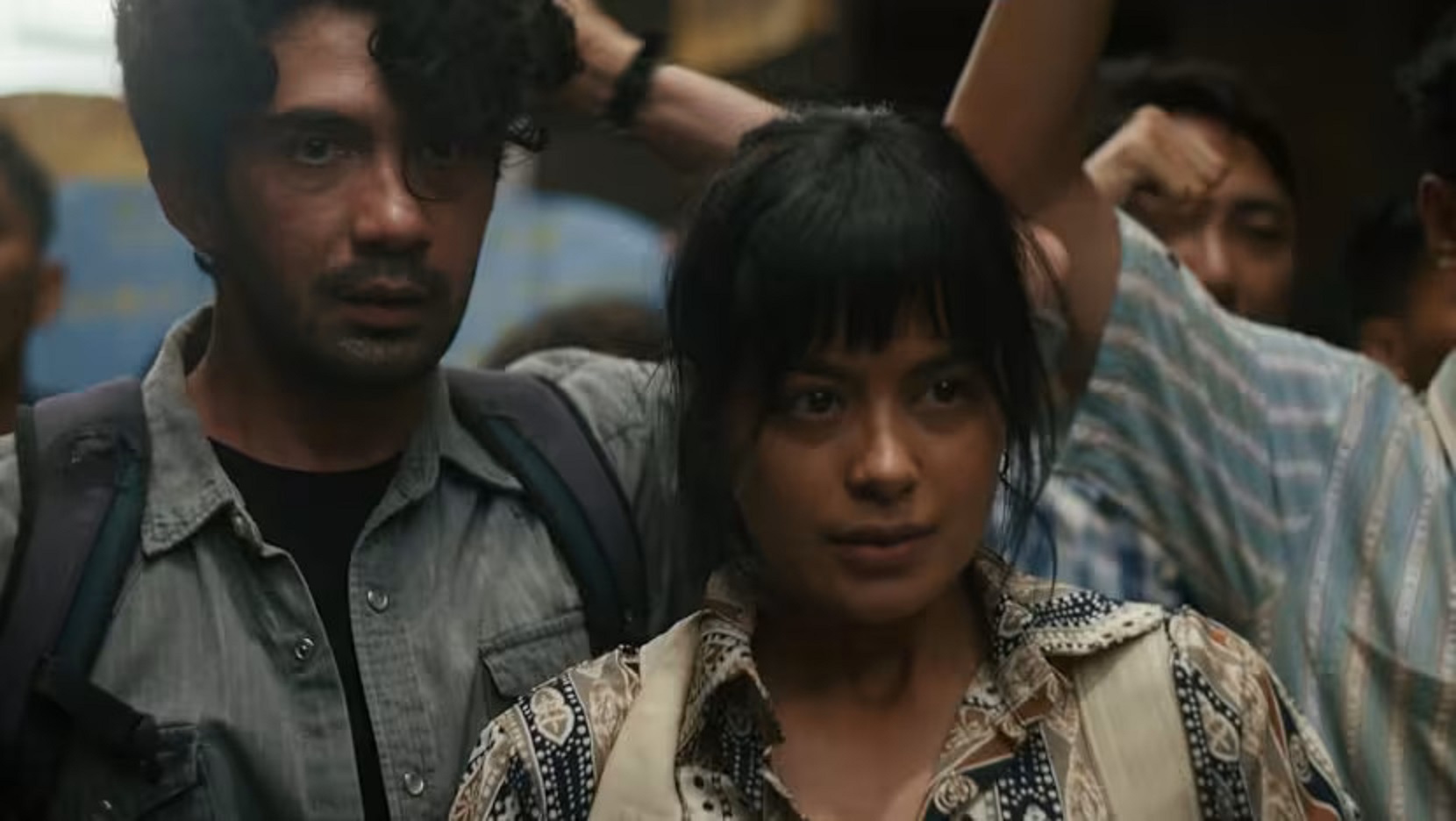 AKTING: Reza Rahadian (kiri) dan Eva Celia (kanan) saat akting Laut Bercerita yang akan tayang 2026.
