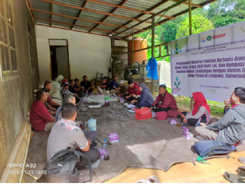 TEKNOLOGI: Tim Dosen Jurusan Kimia Fakultas Matematika dan Ilmu Pengetahuan Alam (FMIPA) Unmul memberikan pelatihan pembuatan pupuk slow release kepada petani di Lempake.