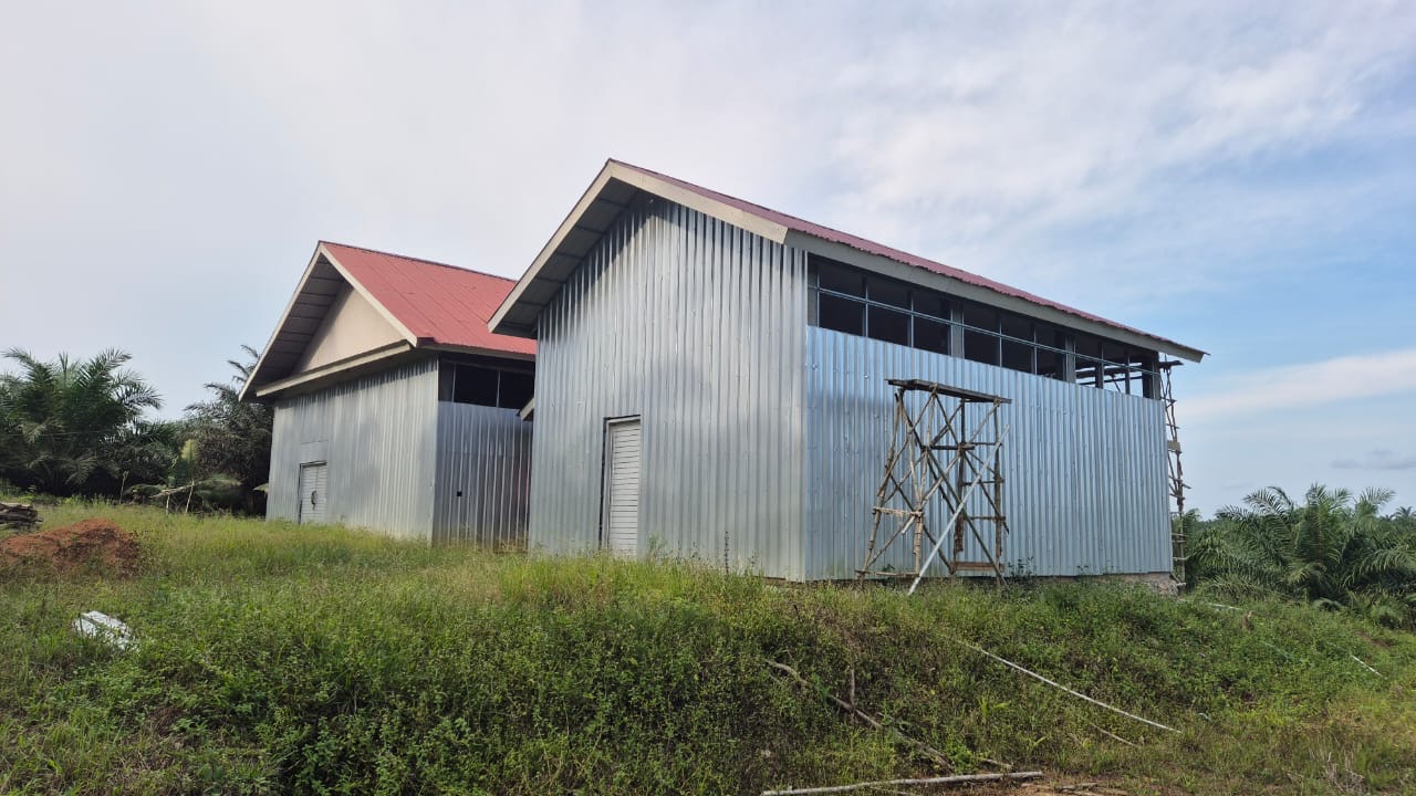 PRODUK: Pabrik minyak goreng di Desa Bukit Seloka Kecamatan Long Ikis ini belum menghasilkan produk sesuai harapan.