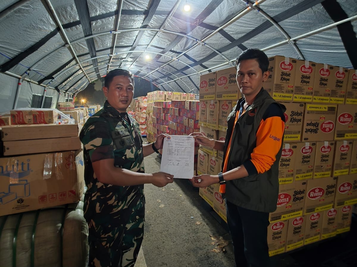 Bantuan dari Kodam VI/Mulawarman yang telah diterima personel BNPB di Jakarta.
