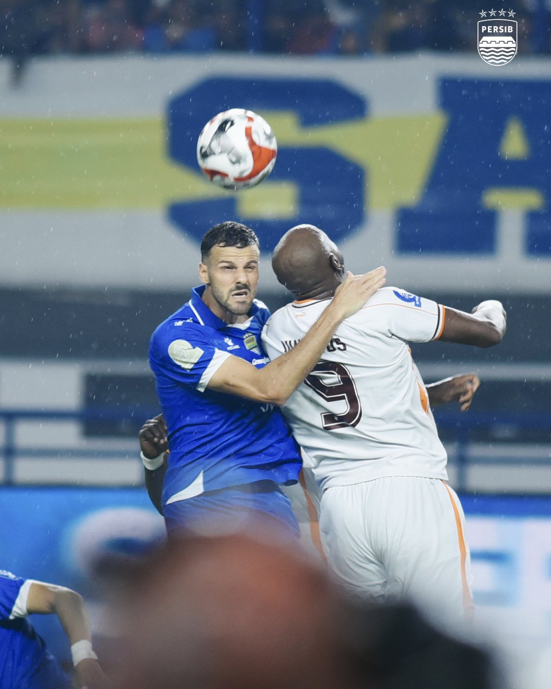 Persib Bandung memberi kekalahan kedua Borneo FC. Pesut Etam kalah 3-1 si GBLA. (Foto: Persib)
