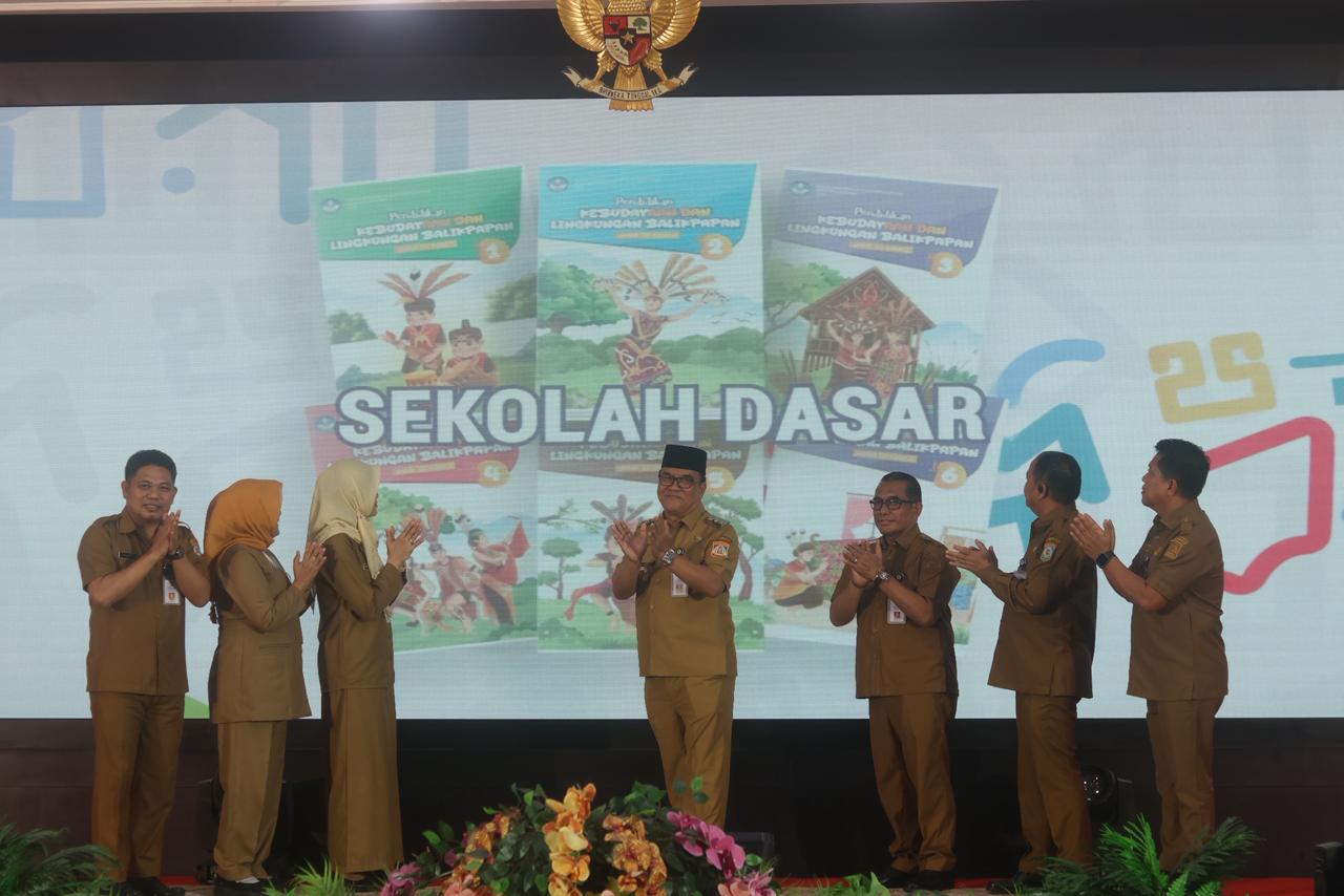 MODEL BARU: Peluncuran modul pendidikan budaya antikorupsi di Balai Kota Balikpapan, Senin (8/12).
