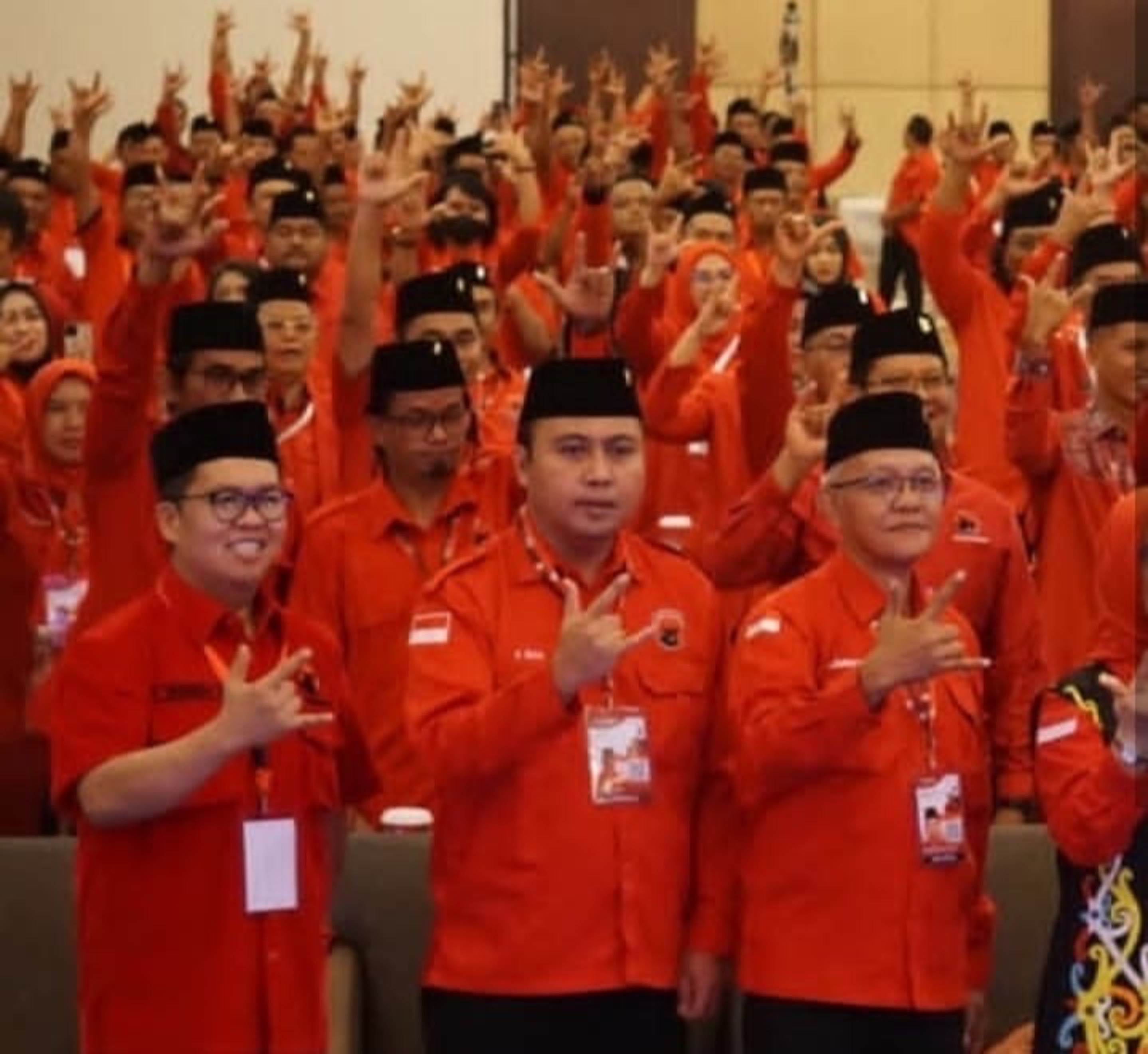 Frederick Edwin (tengah) mengikuti Konferda PDIP di Balikpapan.