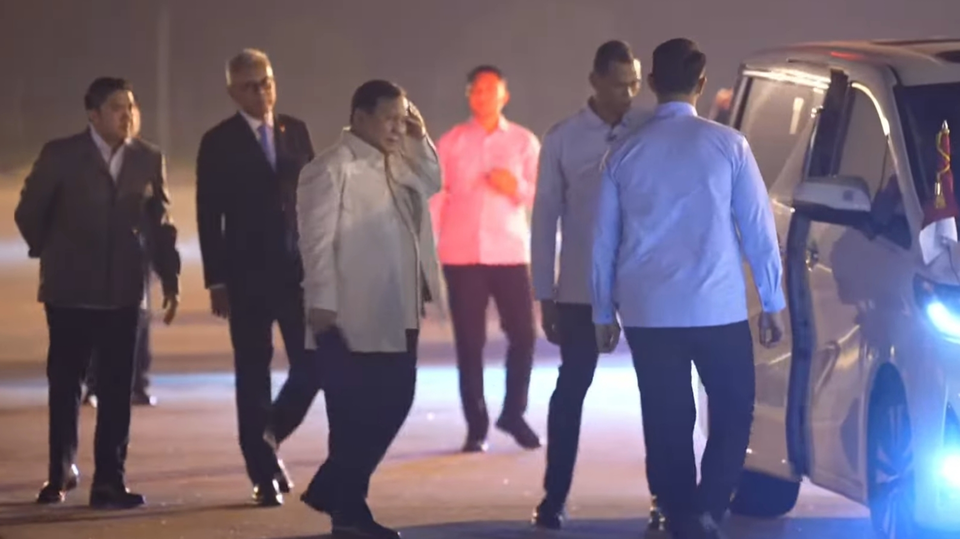 Prabowo tiba di Kualanamu, Medan, pada Jumat (12/12/2025) dini hari.