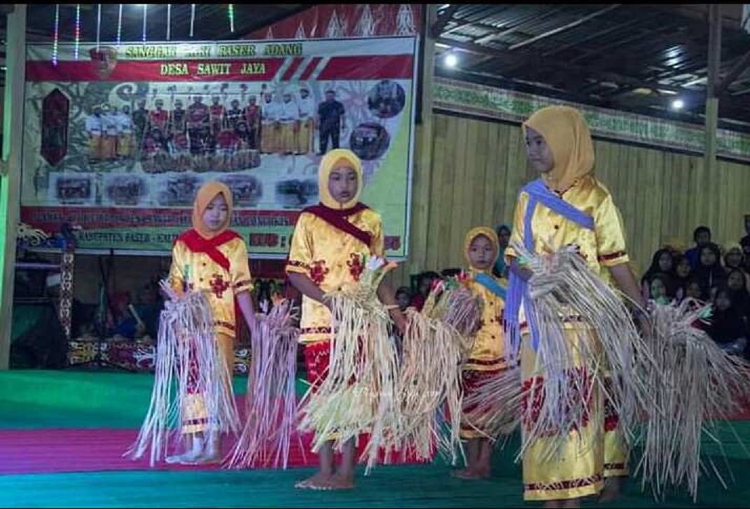 Salah satu tarian khas Paser yang memukau