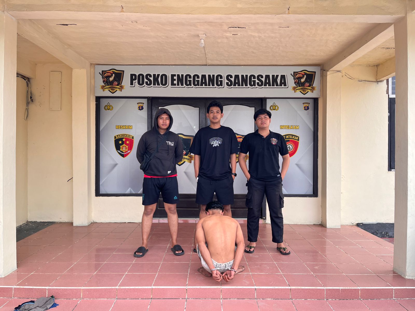 Polsek Sangkulirang mengamankan pelaku pencurian dengan pemberatan berinisial AA di Desa Benua Baru Ulu, Kecamatan Sangkulirang, Kutim, Sabtu (13/12/2025).(Dok. Polsek Sangkulirang)