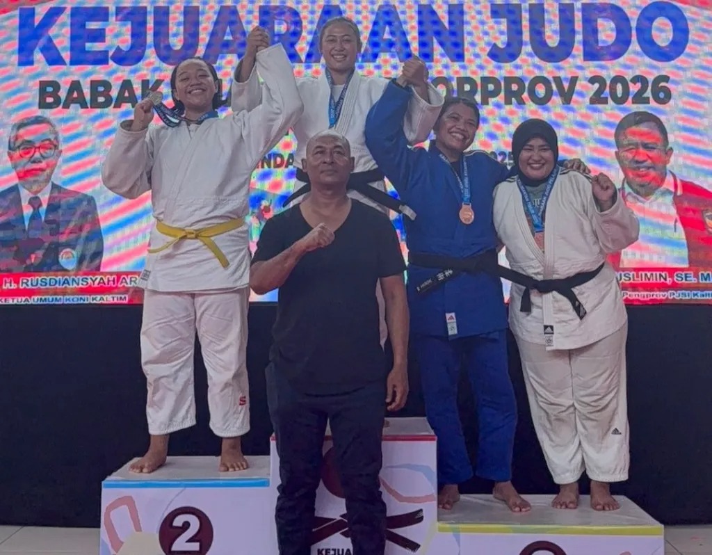 Bripda Baiq Syalwa Dila yang meraih medali emas di Kejuaraan Judo BK Porprov.