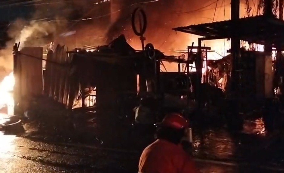 MUSIBAH: Kebakaran dua bangunan mengakibatkan satu murid SD tewas karena diduga terjebak dalam kobaran api.