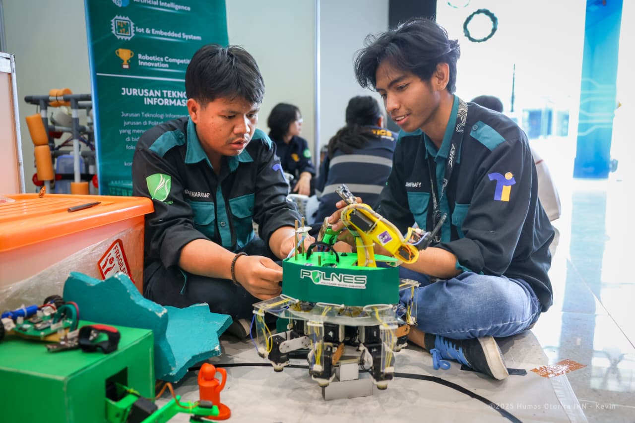 ROBOT: Peserta Nusantara TechnoFest sedang merancang robot yang digelar di KIPP IKN.