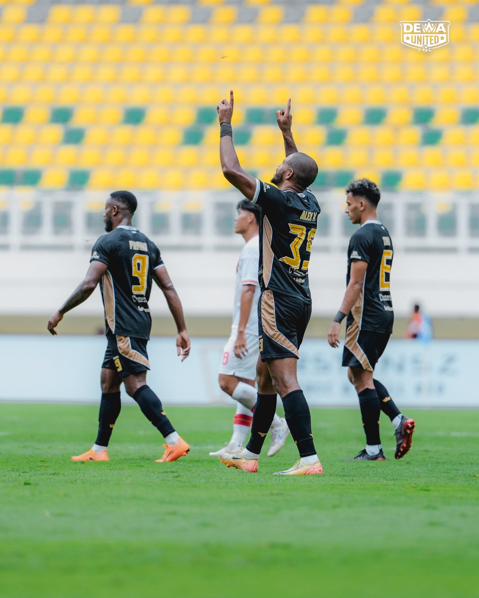 Dewa United menang 5-1 atas Persis Solo.
