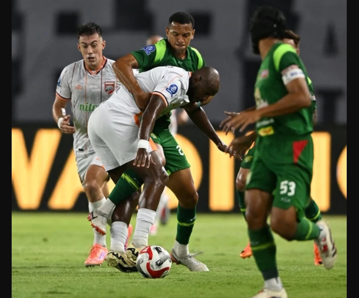 Borneo FC gagal meraih tiga poin saat bermain di kandang Persebaya Surabaya dalam laga pekan ke-14 Super League 2025/26 di Stadion Gelora Bung Tomo, Surabaya, Sabtu (20/12/2025). (Instagram Borneo FC)