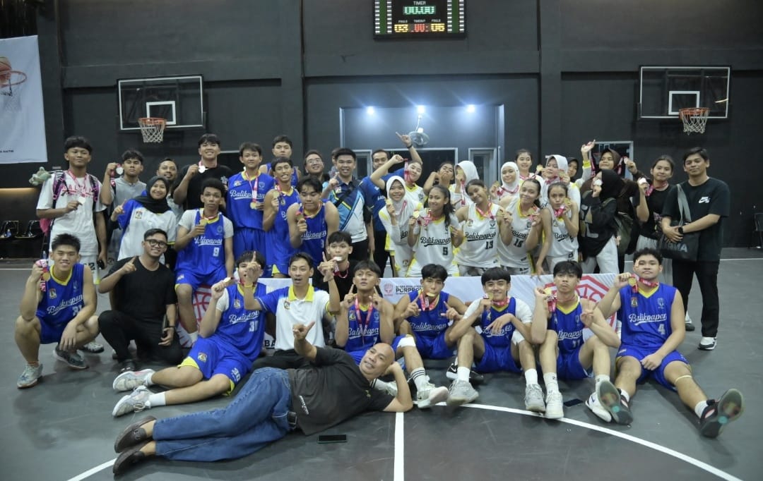 KAMPIUN: Tim basket putra dan putri Balikpapan berhasil meraih medali emas BK Porprov 2025. (DONI ADITYA/KP)