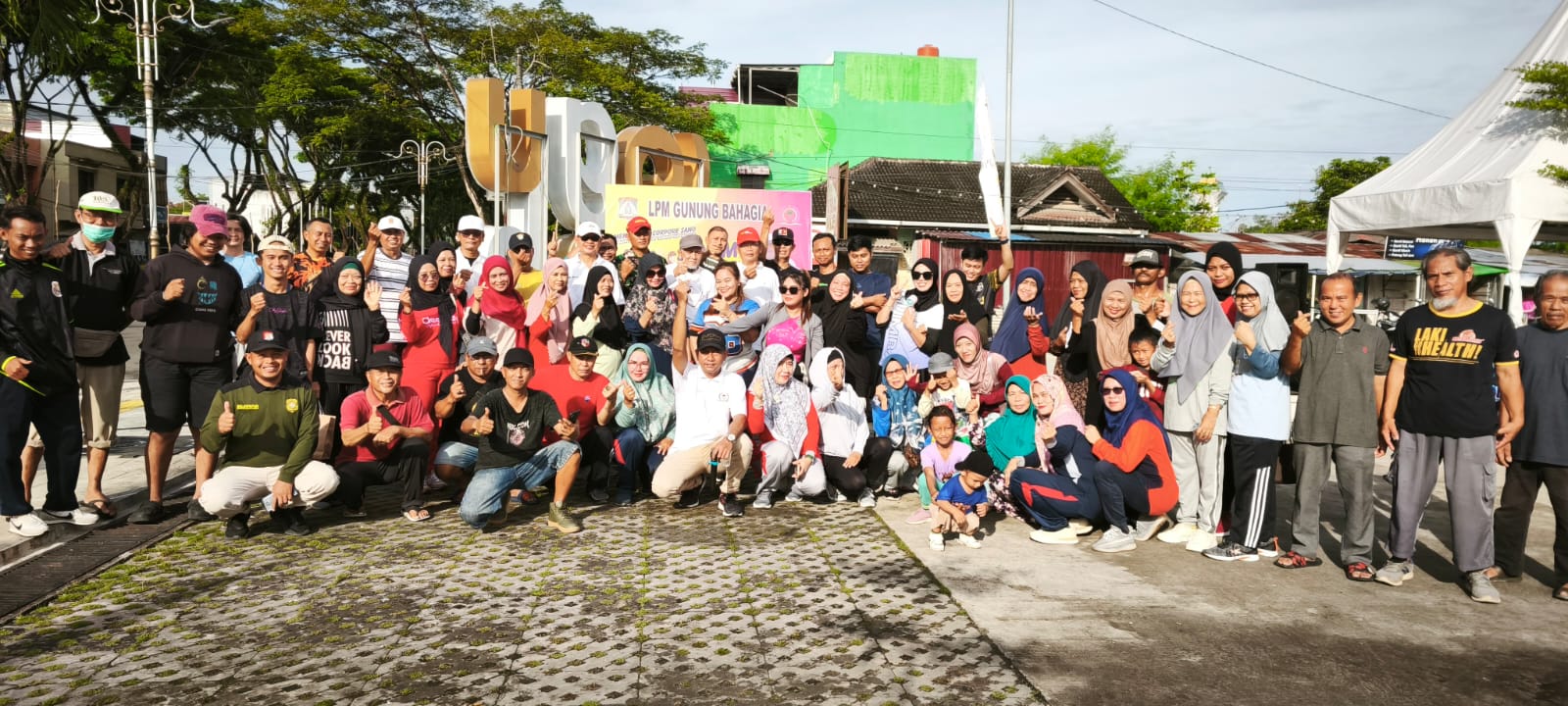 Senam Sehat Ceria diagendakan jadi program rutin LPM Gunung Bahagia dalam memfasilitasi warga sekitar dan pedagang untuk hidup sehat.