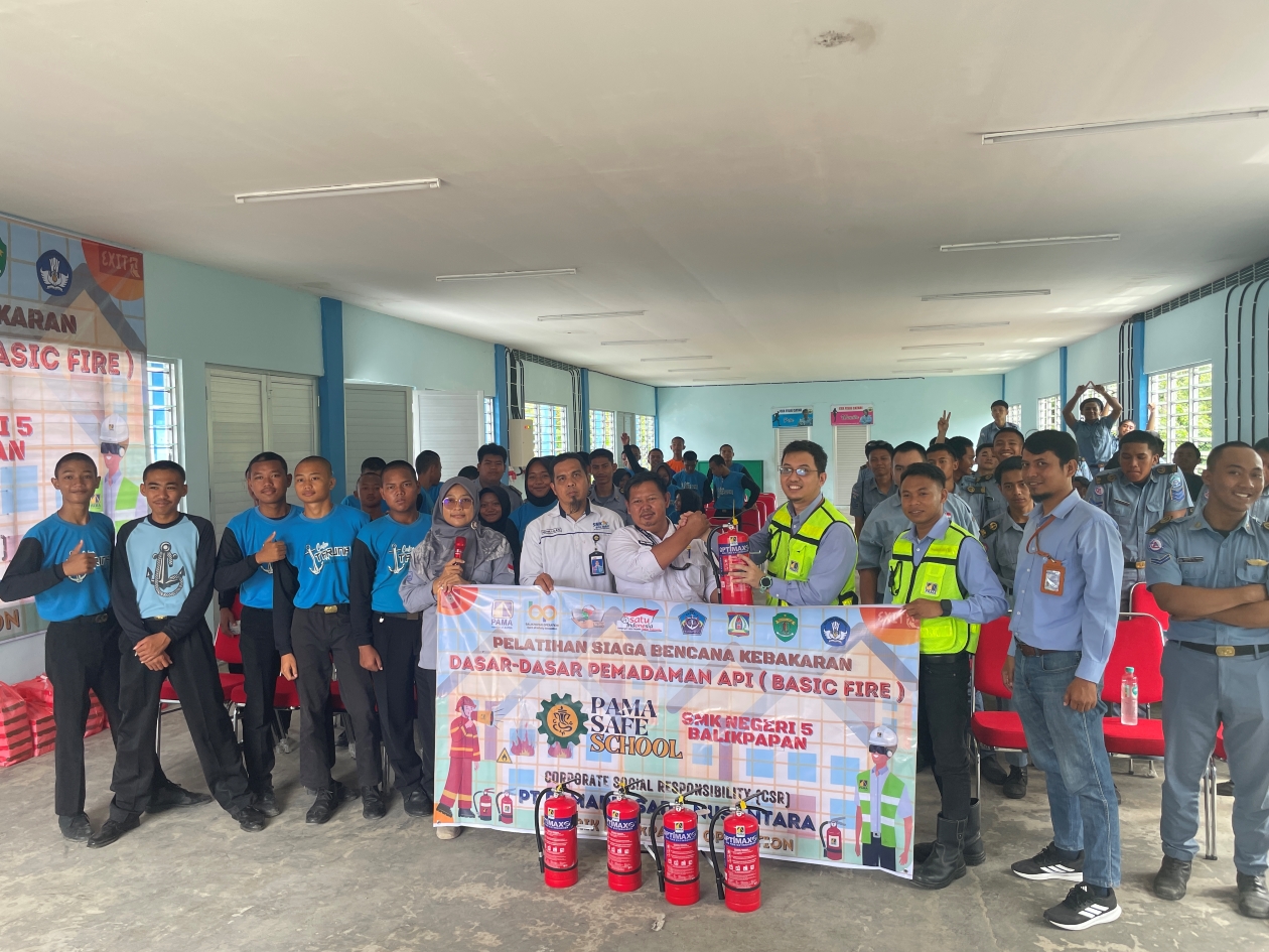 BUDAYA KESELAMATAN: Sosialisasi dan pelatihan siaga bencana kebakaran PAMA BPOP di SMK 5 Balikpapan. Selain itu PAMA juga memberikan bantuan APAR untuk sekolah.