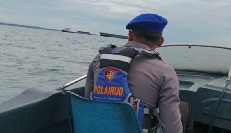 PENCARIAN: Tim gabungan melakukan penyisiran di perairan Balikpapan, menari korban dari kapal pancing yang diduga tenggelam.