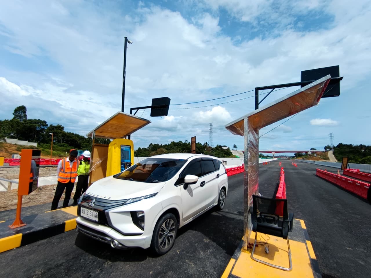 Jalan Tol Balikpapan - IKN ramai digunakan pengendara pada momen Nataru.