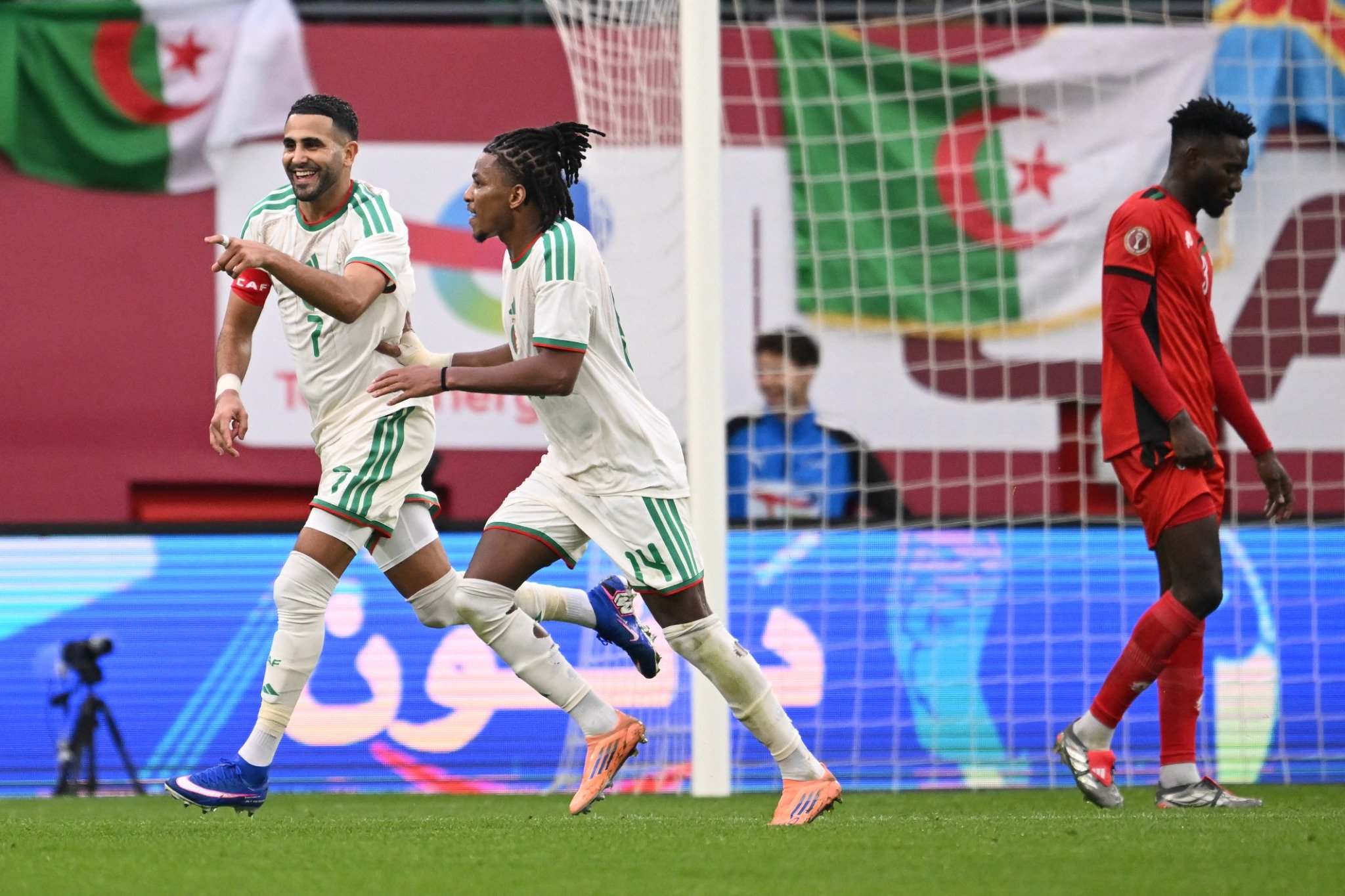 Riyad Mahrez memimpin Aljazair mengakhiri fase grup Piala Afrika 2025 dengan selalu menang serta memuncaki daftar top scorer dengan 3 gol.