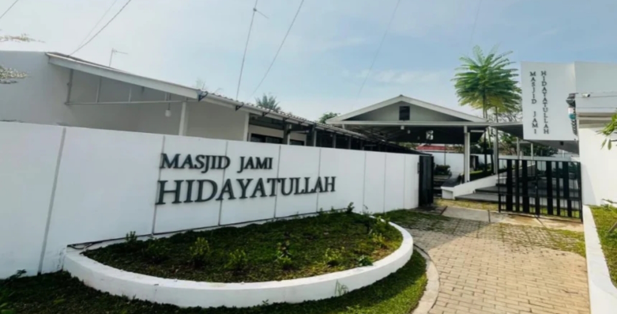 Masjid Jami Hidayatullah di Jalan Pantura Ciwaringin, Subang, Jawa Barat, dibuka 24 jam sebagai tempat singgah dan istirahat pemudik selama libur Natal dan tahun Baru. (FOTO: IST)