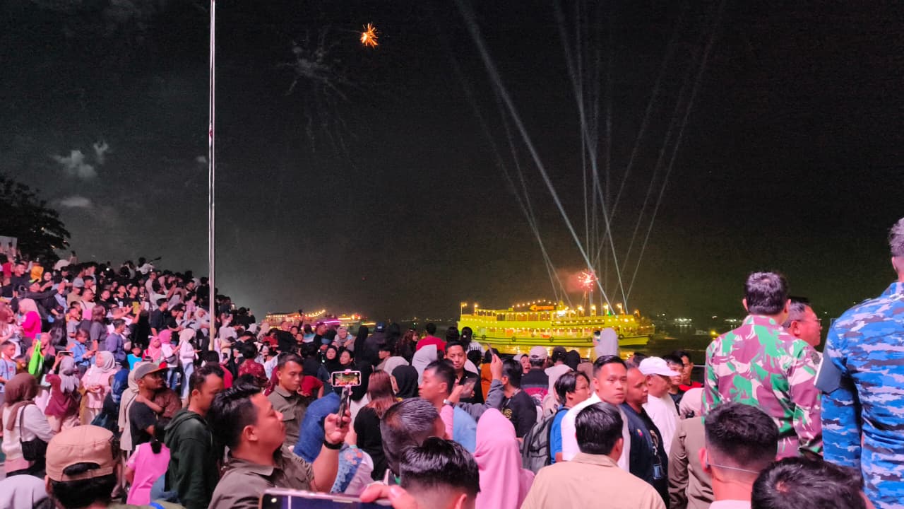 PENGAMANAN:&nbsp;Menyambut 2026 dilakukan di sejumlah titik strategis, termasuk pusat keramaian dan jalur utama, untuk memastikan berlangsung aman, tertib, dan kondusif. HAFIZ/KP