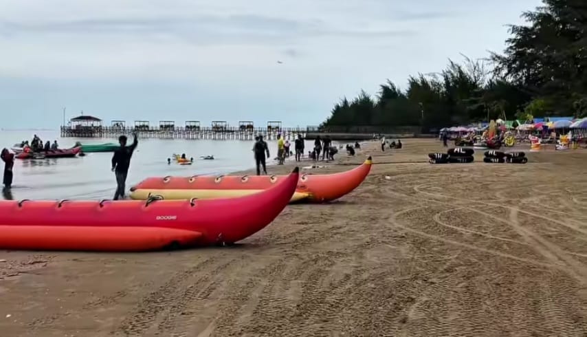 SAMBUT LIBURAN: Water sport menjadi pilihan favorit wisatawan Pantai Manggar yang bakal menemani liburan Anda.