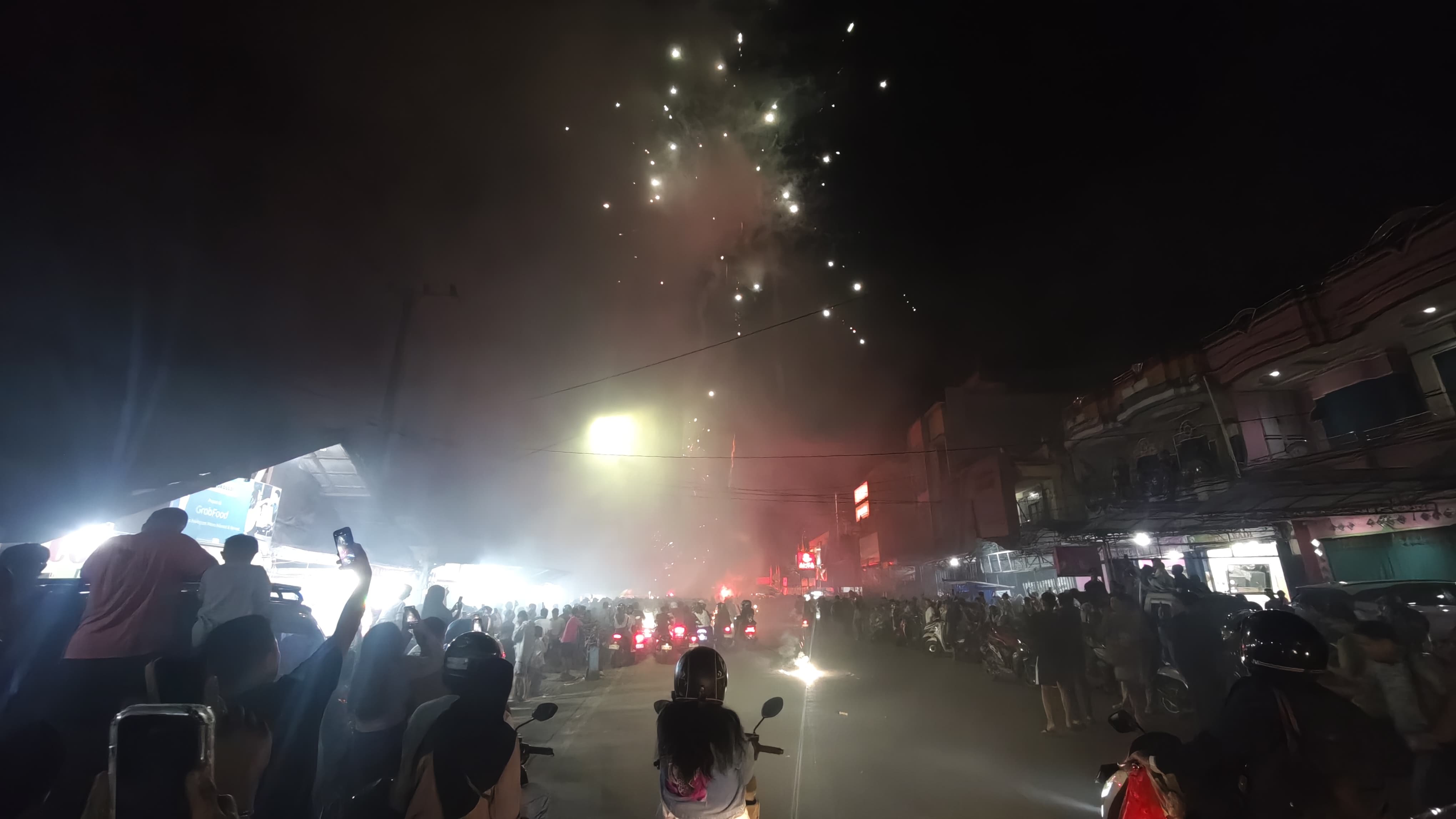 BANYAK KEJADIAN: Euforia pergantian Tahun Baru 2026 di Samarinda diwarnai sederet insiden. (EKO PRALISTIO/KP)
