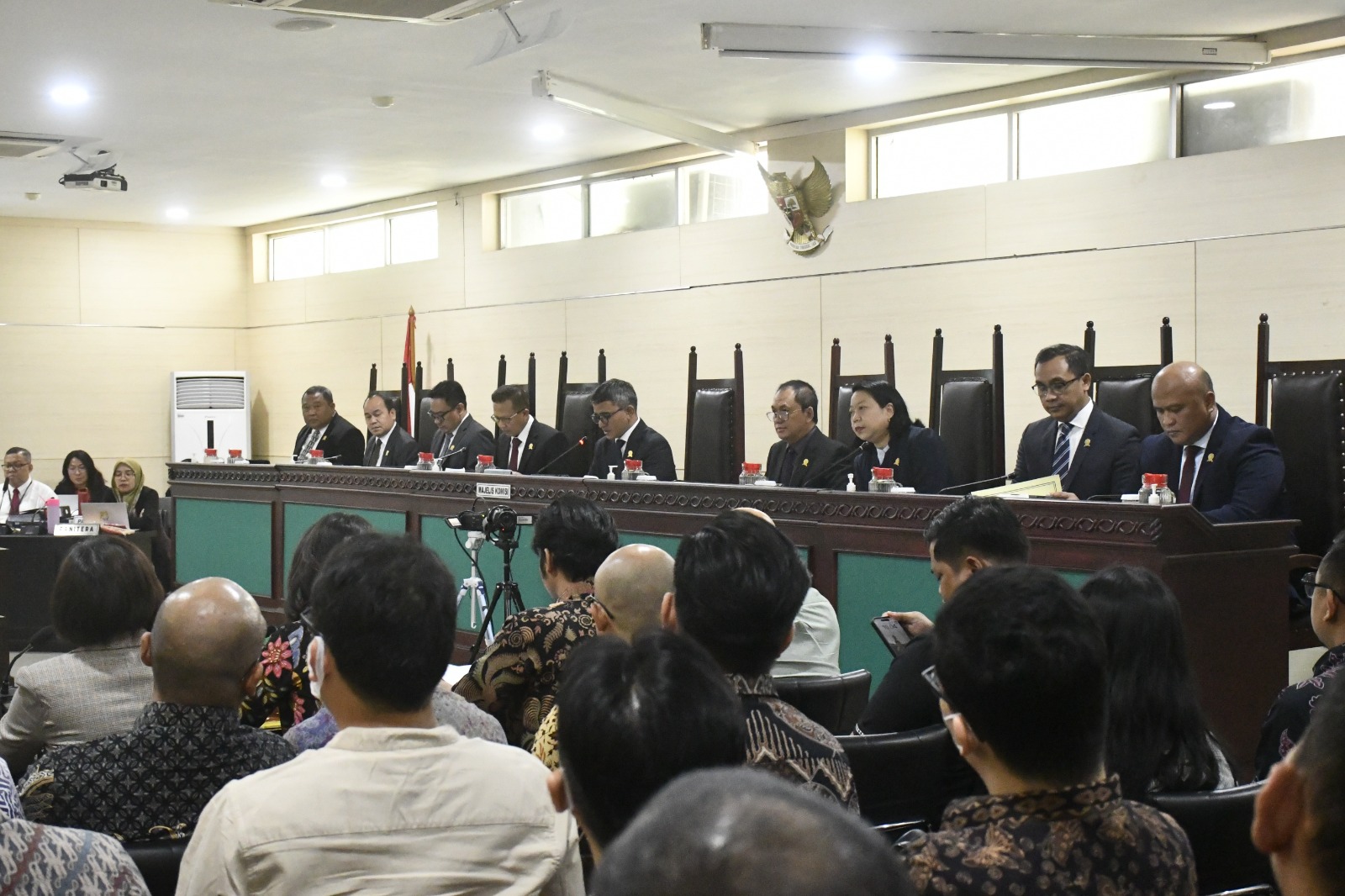 TERBUKA: Suasana konferensi pers akhir tahun KPPU di Jakarta, Selasa (31/12). Lembaga pengawas persaingan ini menutup 2025 dengan 13 putusan dan total denda hampir Rp 700 miliar.