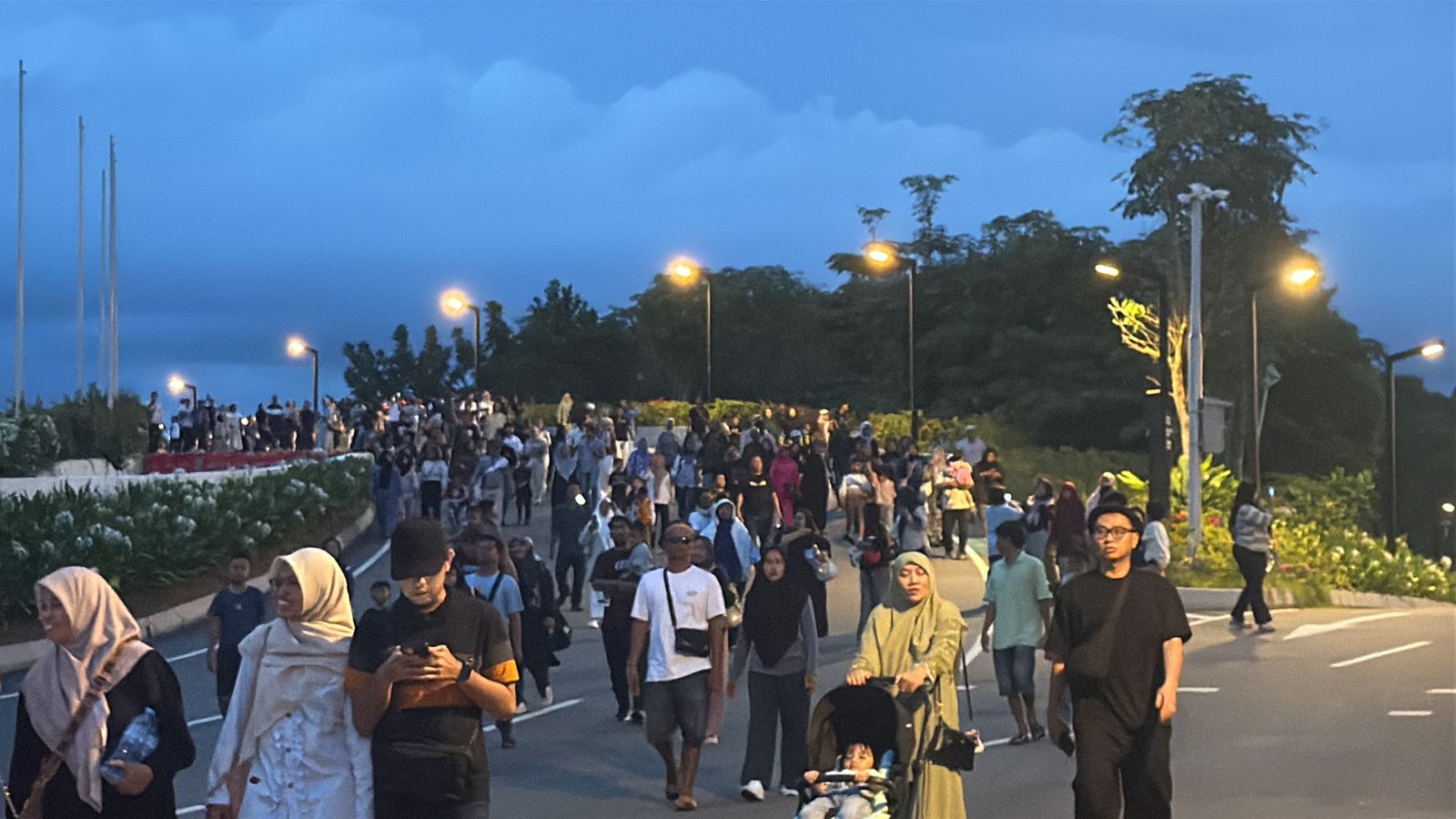 Warga yang berkunjung ke IKN selama libur Nataru.