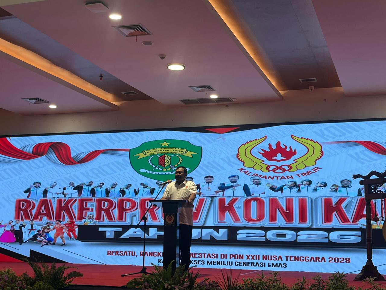Mayjen TNI (Purn) Suwarno dalam pembukaan Rakerprov KONI Kaltim 2026 di Aula Tower Kadrie Oening, Sabtu (3/1). (FOTO NASYA/KP)