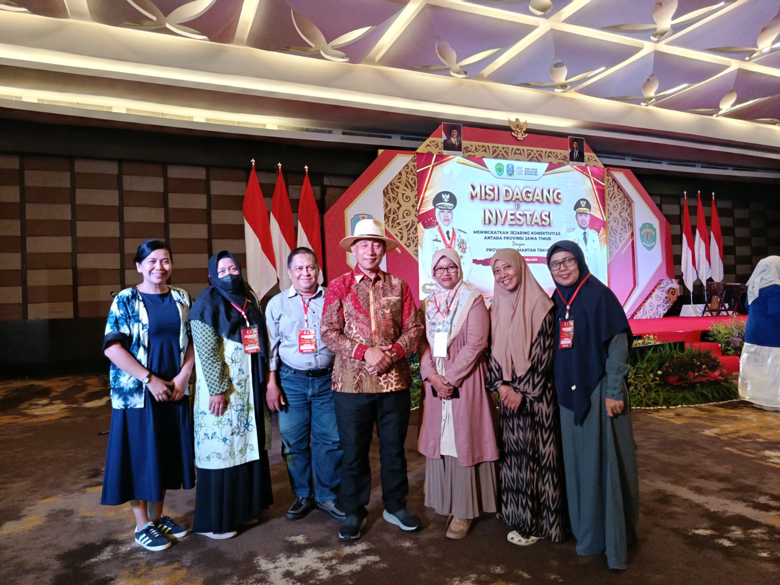 AKTIF: Evi (kedua kiri) cukup aktif dalam berbagai kegiatan. Termasuk misi dagang investasi. Coba meluaskan pasar produknya.