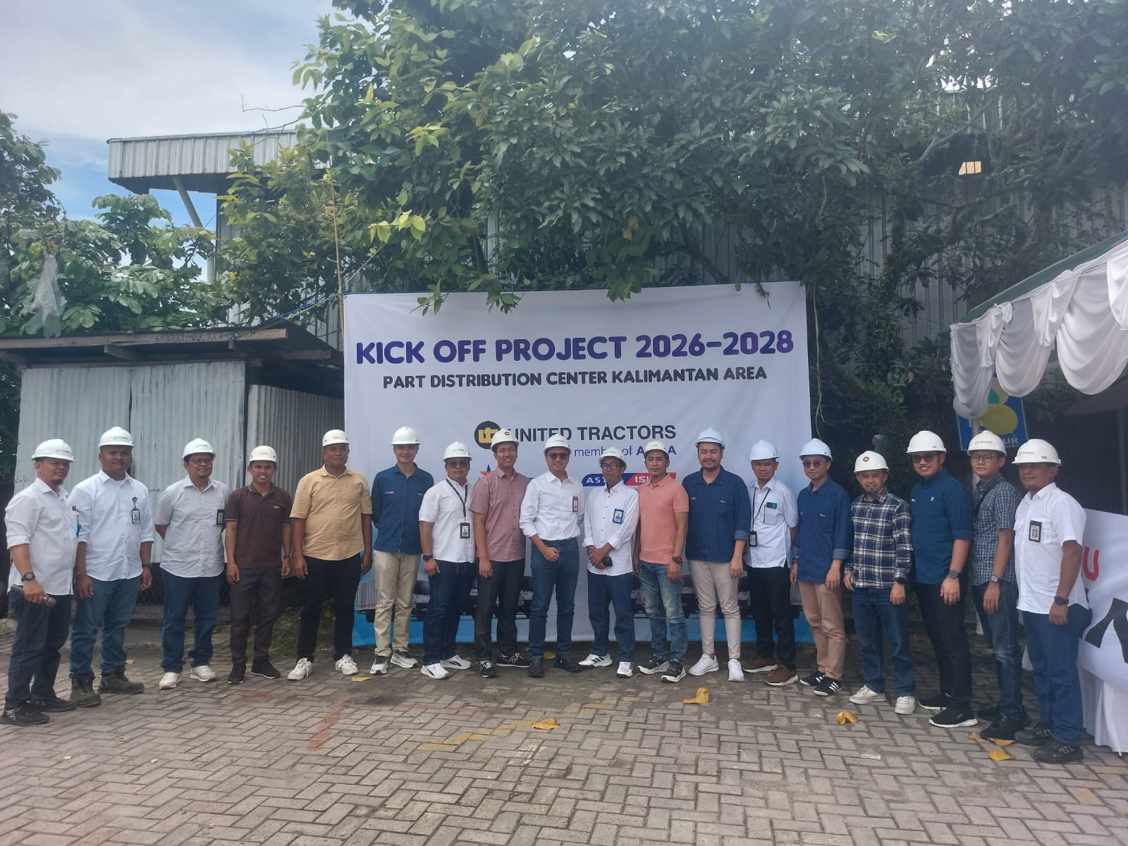 ALAT BERAT: Kick off project 2026-2028 antara United Tractors dan ATJ Mandiri.