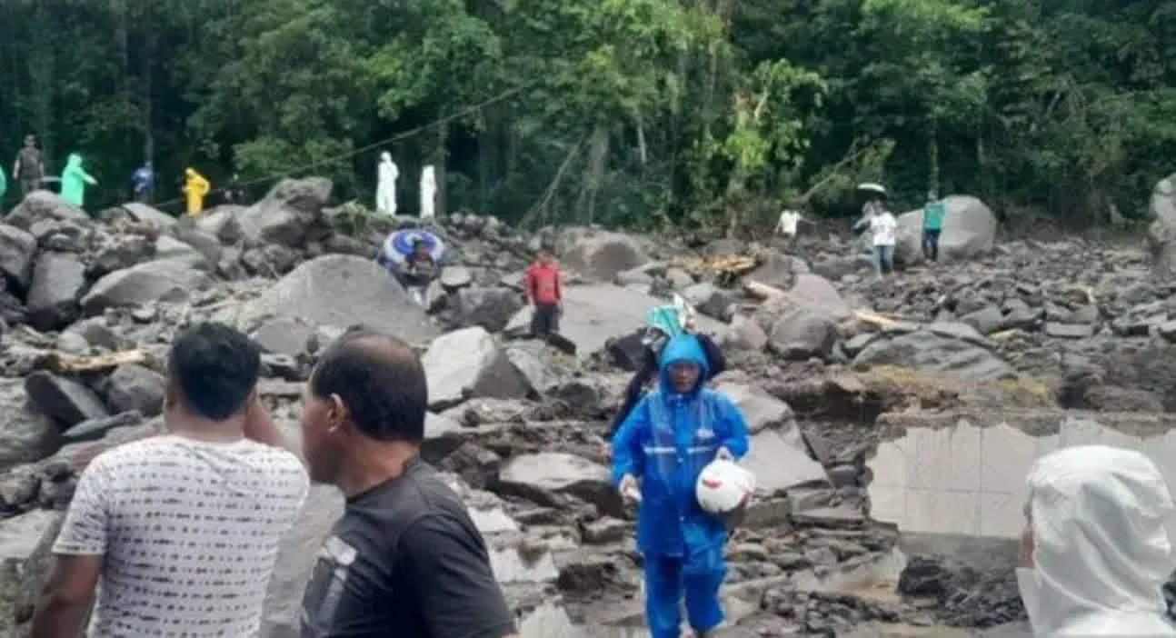BENCANA: Banjir menerjang wilayah Sitaro, Sulawesi Utara.