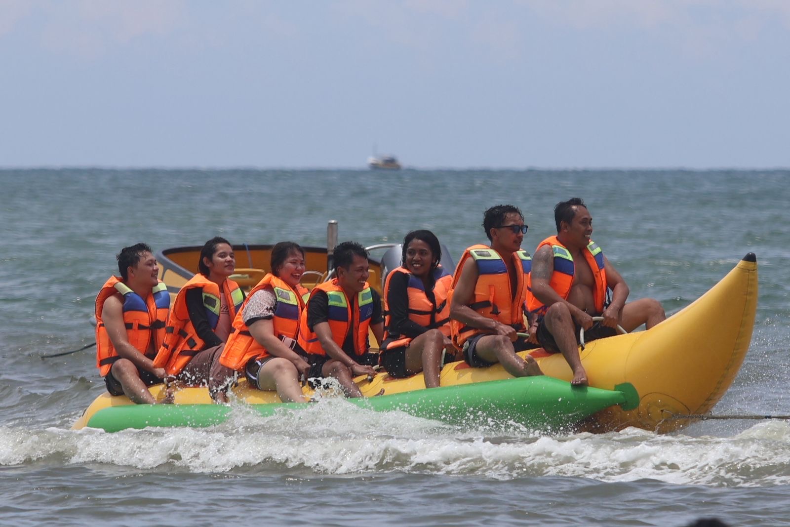 Keterjangkauan harga, luas area serta fleksibilitas aktivitas membuat pantai jadi destinasi favorit selama momen libur akhir tahun.