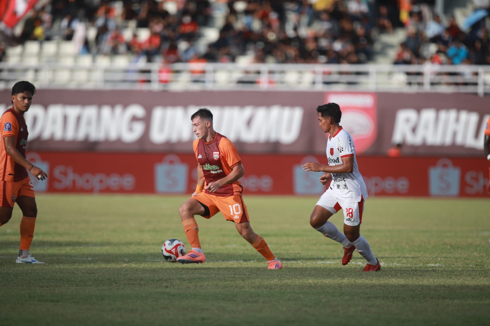 SIAP ALL OUT: Mariano Peralta dkk bertekad mencuri poin dari markas Persita Tangerang.