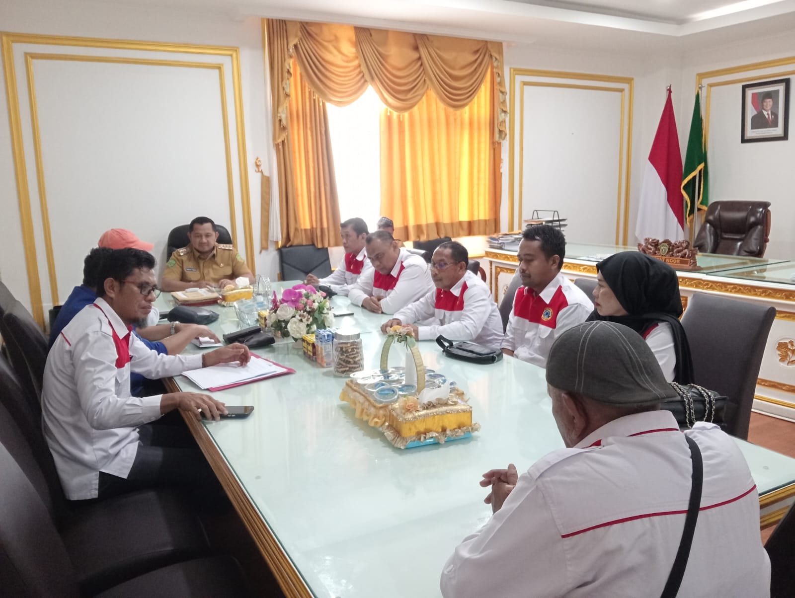 SILATURAHMI: Pertemuan Bupati PPU, H. Mudyat Noor dengan pengurus DPC LAKI PPU.