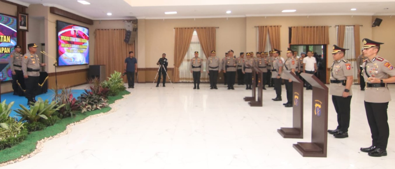 SERTIJAB: Upacara serah terima jabatan Direktur Lalu Lintas dan Kapolresta Balikpapan digelar di markas Polda Kaltim.