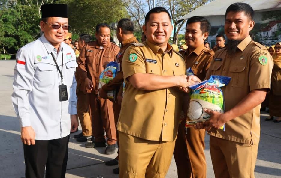 Bupati PPU, Mudyat Noor meluncurkan Beras Benuo Taka, pada 2025, lalu.