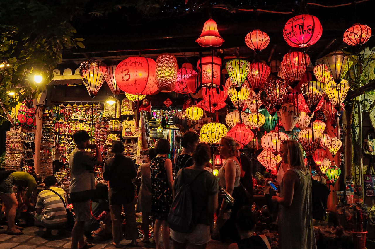 Ilustrasi suasana perayaan Imlek 2026 dengan dekorasi lampion merah.