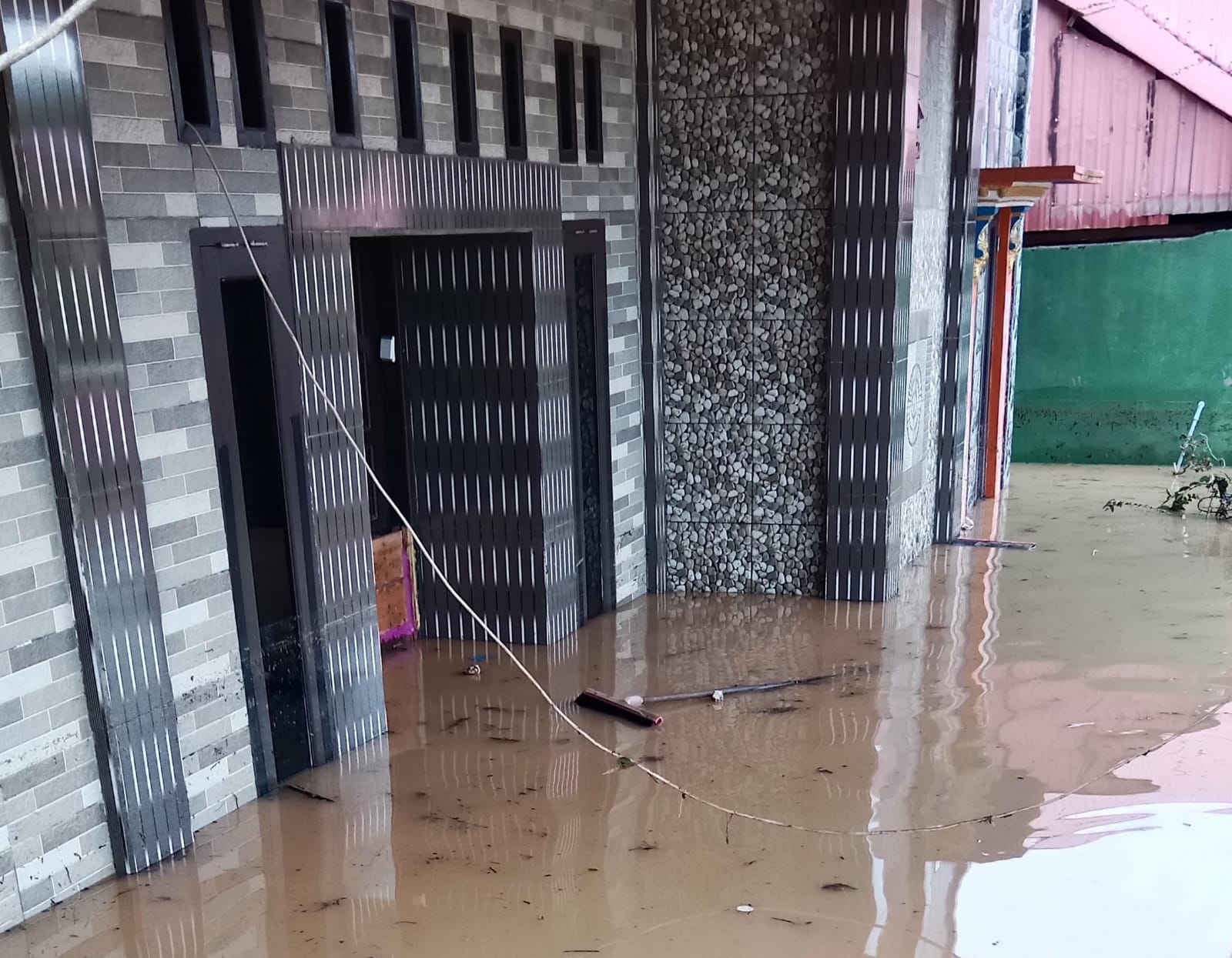 Banjir kembali menyerang sejumlah titik di Kota Bontang akibat intensitas curah hujan tinggi.