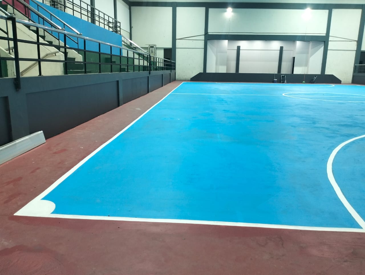 Gedung Sport Center Bontang dipermak jelang Popda 2027 di mana Bontang ditetapkan sebagai tuan rumah penyelenggaraan.   &nbsp;    &nbsp;