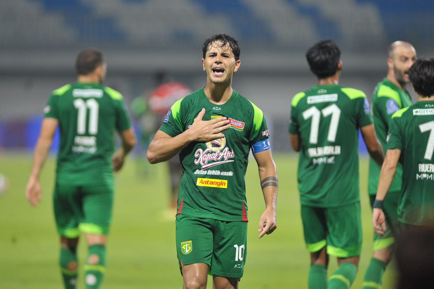 Bernardo Tavares Hadir, Bruno Moreira Semakin Nyaman Pimpin Persebaya.