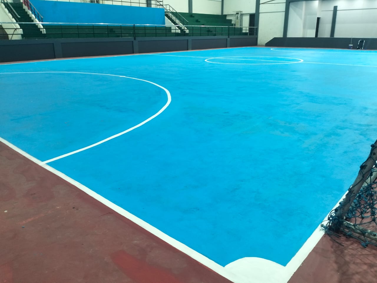 RENOVASI: Gedung Sport Center yang berada di Kelurahan Loktuan bakal menjadi salah satu venue untuk POPDA 2027 mendatang.